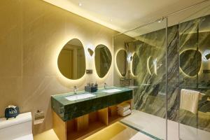 Kin Hotel Ly Tu Trong