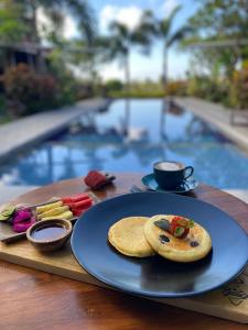 Ekas secret garden surf villas, walk to waves