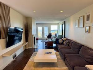 Craftsman with view of Seattle