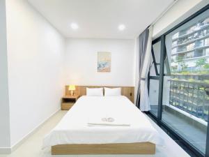 501 Modern Studio with Balcony & Kitchen