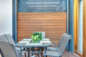 Urban Junction - Walk to Mawson Lakes Dining & Shops