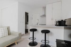 Gorgeous furniture, fully-equipped kitchen - Check Profile