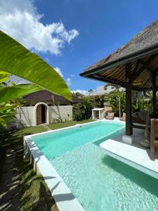 Serene Tropical Oasis 2BR Private Pool Villa Canggus Heart