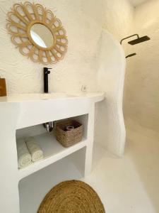 Serene Tropical Oasis 2BR Private Pool Villa Canggus Heart