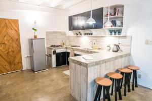 Rainforest Nest - KAHILOM, SAYA, JIVA Nest with Self-Service Breakfast, Outdoor Dining, Bats!