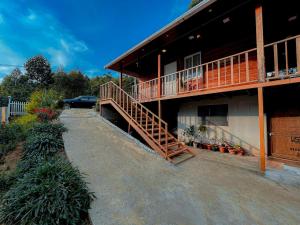 Kanav Living Wooden Villa in Kanthalloor