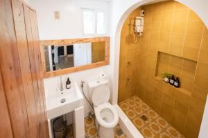 Rainforest Nest - KAHILOM, SAYA, JIVA Nest with Self-Service Breakfast, Outdoor Dining, Bats!