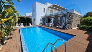 Villa Akti Plage 3 Bed - 4hvězdičkové hotely ve městě Pafos