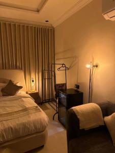 استديو انيق بجلسة جانبية