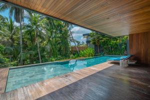 Villa Sandro - 3BR Escape, Lush Jungle Views & Pool