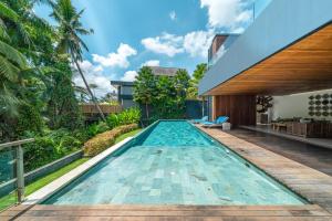 Villa Sandro - 3BR Escape, Lush Jungle Views & Pool