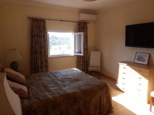 Spacious Villa Lara Estoi with heated pool