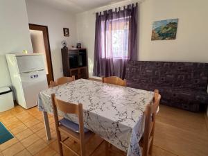 Apartment GOLDENS with a sea view