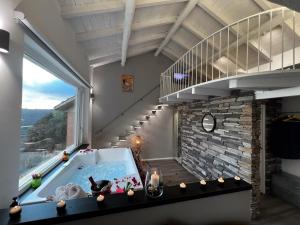 Klimt & Van Gogh Vista Lago by Abitare Il Tempo