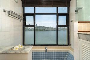 The Lake Front Laguna Alla13