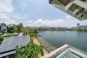 The Lake Front Laguna Alla13