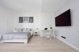 Towarowa Towers Studio with Parking & AC by Renters Prestige