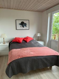 Sjöstuga, lake view cottage