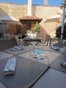 Hotels Logis Hotel Le Central : photos des chambres