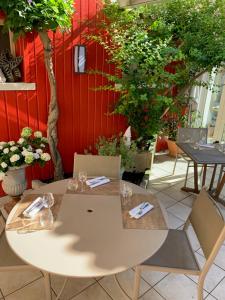 Hotels Logis Hotel Le Central : photos des chambres