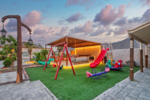 4BR villa Farmstay Mountain view Pool BBQ Kids area