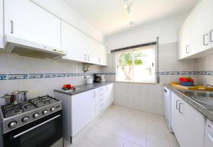 Casa Tedi, Alto do Perogil, Tavira - 3 Bedroom, 3 Bathroom villa, large Pool, exquisite Gardens & Air-conditioning