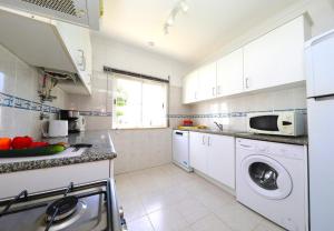 Casa Tedi, Alto do Perogil, Tavira - 3 Bedroom, 3 Bathroom villa, large Pool, exquisite Gardens & Air-conditioning