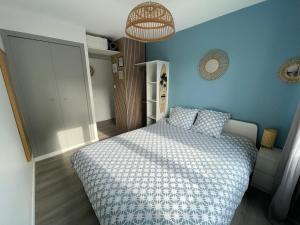 Appartement avec chambre, terrasse et jardinet proche plage, forêt pins, piste cyclable, lac