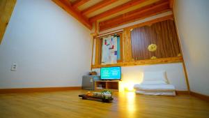 gongju dalbicjeongweon hanog pensyeon