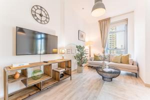 Studio Near Burj Khalifa and Dubai Mall with City and Pool Views, Claren Tower 1, Downtown Dubai by Deluxe Holiday Homes - 4hvězdičkové hotely ve městě Dubaj