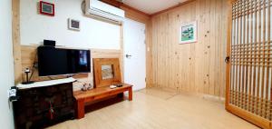 Jeonju Hanok Moryeon Dockchae Pension