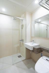 Phòng 2 Giường Đơn Với Phòng Tắm Riêng (Twin Room with Private Bathroom)