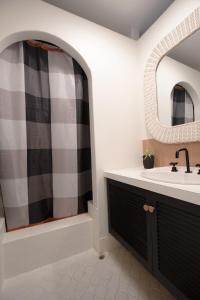 Central Apartment, Zoo Abode