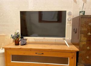 Jeonju Hanok Village under Mountain Pension