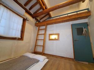 Jeonju Hanok Village under Mountain Pension