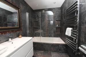 Harrogate Central Suite - 4 double bedrooms -Harrogate Holiday Apartments