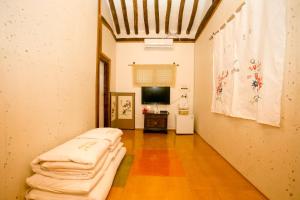 Jeonju Hanok Ihwa Gotaek Banchayougi Josik