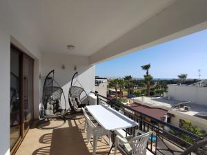 Othello Apartment with Pool, Balcony, Rooftop Hut Tub & 800 m to sandy beach on foot