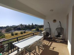 Othello Apartment with Pool, Balcony, Rooftop Hut Tub & 800 m to sandy beach on foot