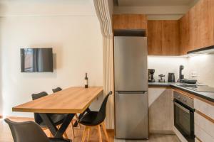 A42 Renovated in 25 8 minutes to Acropolis Museum Heart of Koukaki