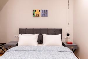 A42 Renovated in 25 8 minutes to Acropolis Museum Heart of Koukaki