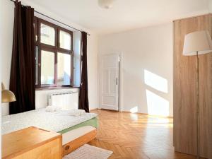 Apartment with separate bedroom in the heart of Krakow, Market Square