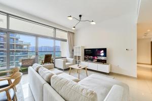 Chic 2BR in Mulberry with Dubai Hills Park Views - 4hvězdičkové hotely ve městě Dubaj