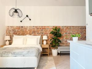 Studio Premium with Air Conditioning for couples in the heart of Krakow, Main Square