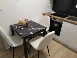 Cozy 1-Bedroom Flat in the Heart of Athens by ΜΡS