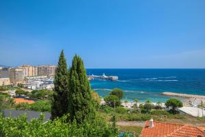 Panorama Mer et Plage Cap d Ail proche Monaco