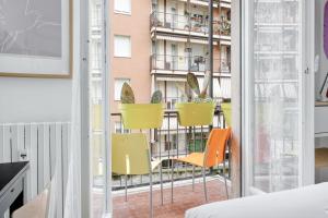 JOIVY Stylish Double Studios near Metro Station