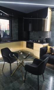 Luna Apartments A