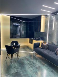 Luna Apartments A