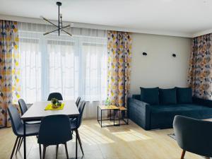 ApartamentyKudowa - Willa Pod Dębami z ogrodem i parkingiem,